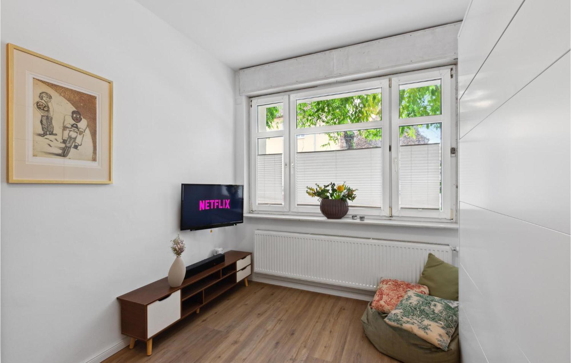 Pet Friendly Apartment In Naumburg With Kitchen Екстериор снимка